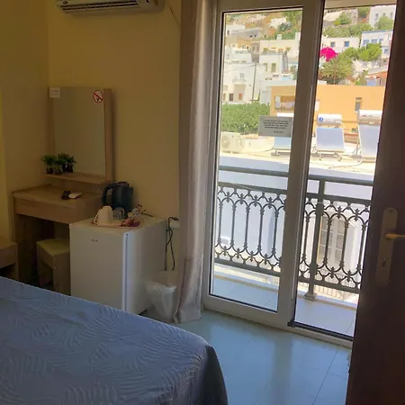 Platanos Πανσιόν Αγία Μαρίνα