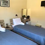 Guest house Platanos 3*