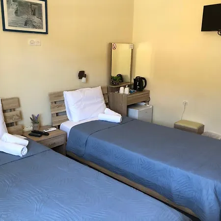 Guest house Platanos 3*