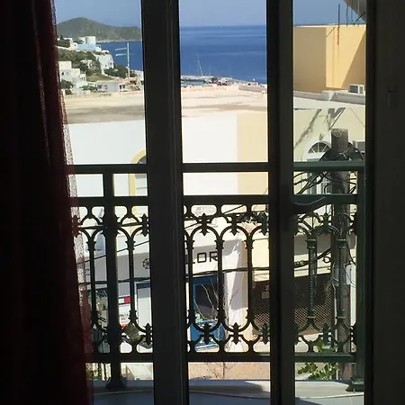 Platanos Πανσιόν Αγία Μαρίνα