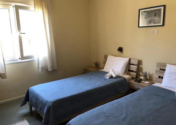 Platanos بيت ضيافة اجيا مارينا