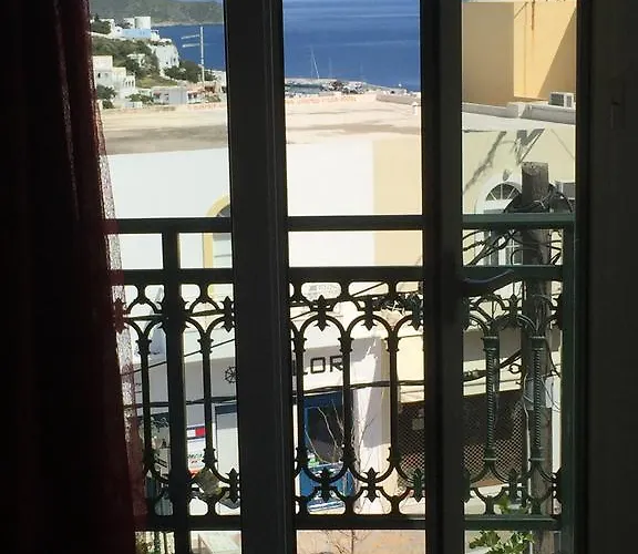 Platanos بيت ضيافة اجيا مارينا